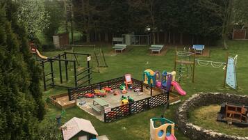 Tempat bermain anak - outdoor