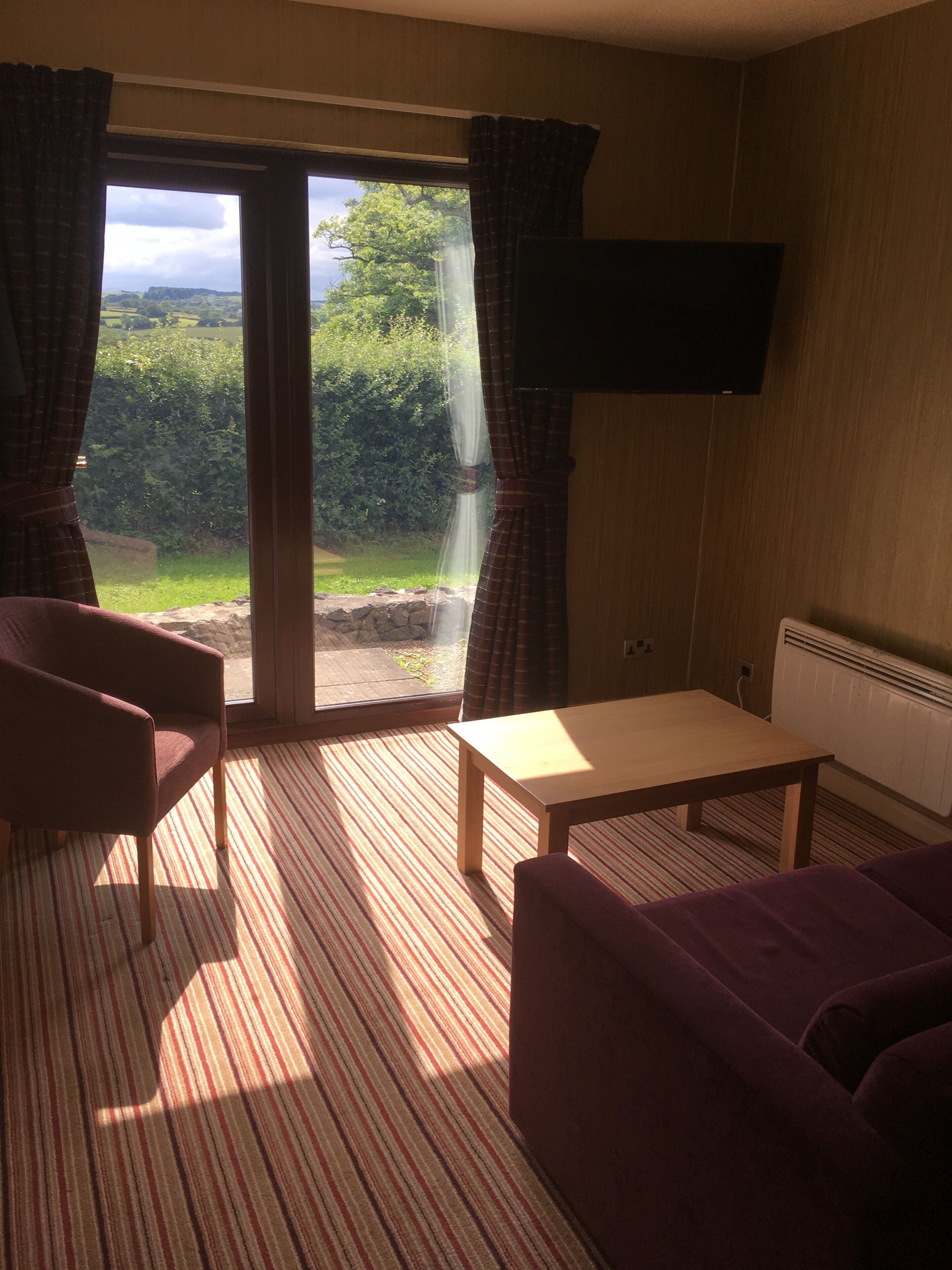 Suite | Free WiFi, bed sheets