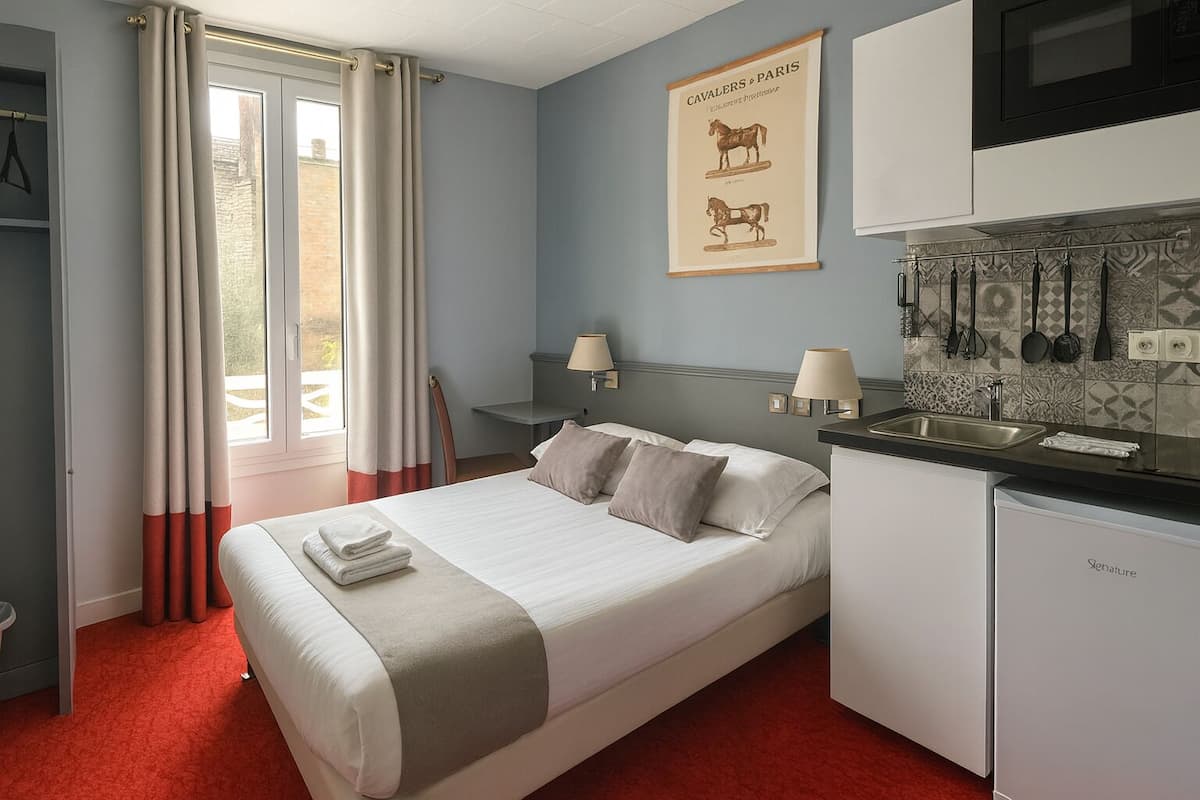 Single Room, Kitchenette | 8 bedrooms, premium bedding, individually furnished, desk