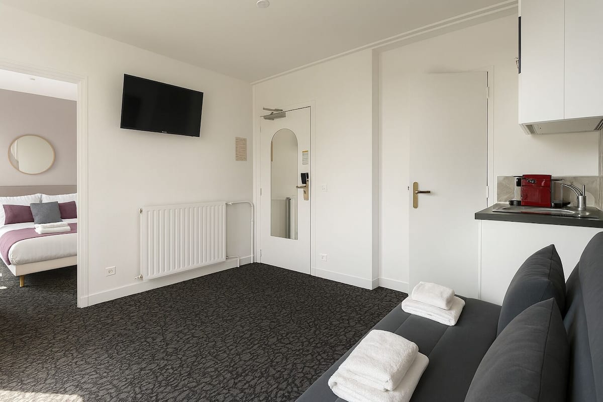 Family Suite, Kitchenette | 8 bedrooms, premium bedding, individually furnished, desk