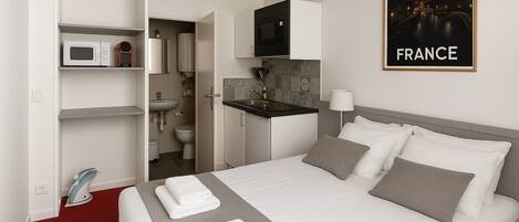 Double Room, Kitchenette | 8 bedrooms, premium bedding, individually furnished, desk