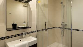 Superior Double Room, Kitchenette | Bathroom | Shower, free toiletries, hair dryer, towels