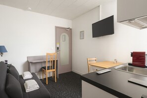 家庭套房, 簡易廚房 | 起居區 | 平面電視