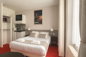 Double Room, Kitchenette | 8 bedrooms, premium bedding, individually furnished, desk