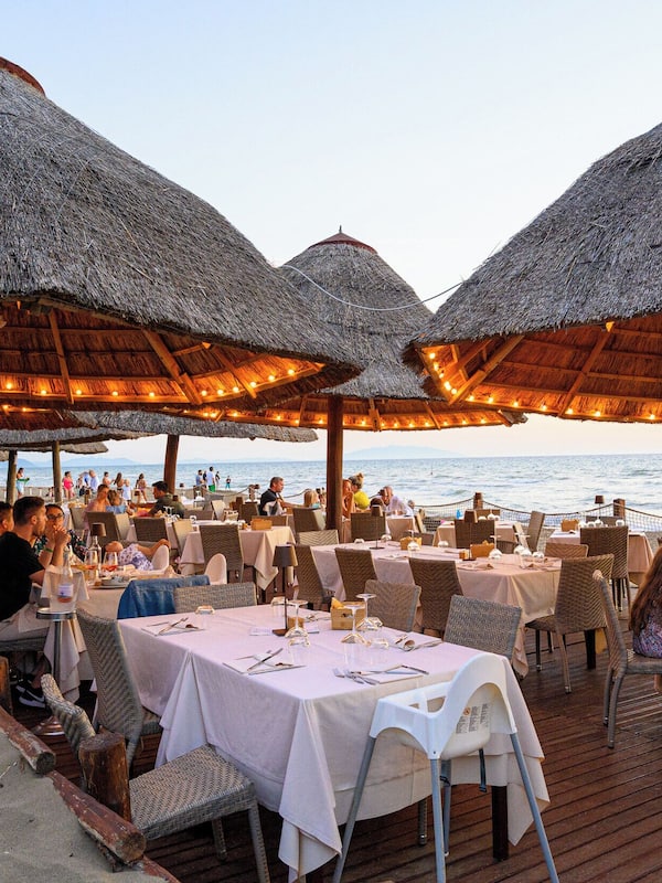 3 restaurants, breakfast, lunch, dinner served; Regional cuisine