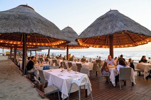 3 restaurants, breakfast, lunch, dinner served; Regional cuisine