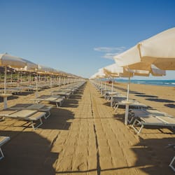On the beach, free beach shuttle, sun loungers, beach umbrellas