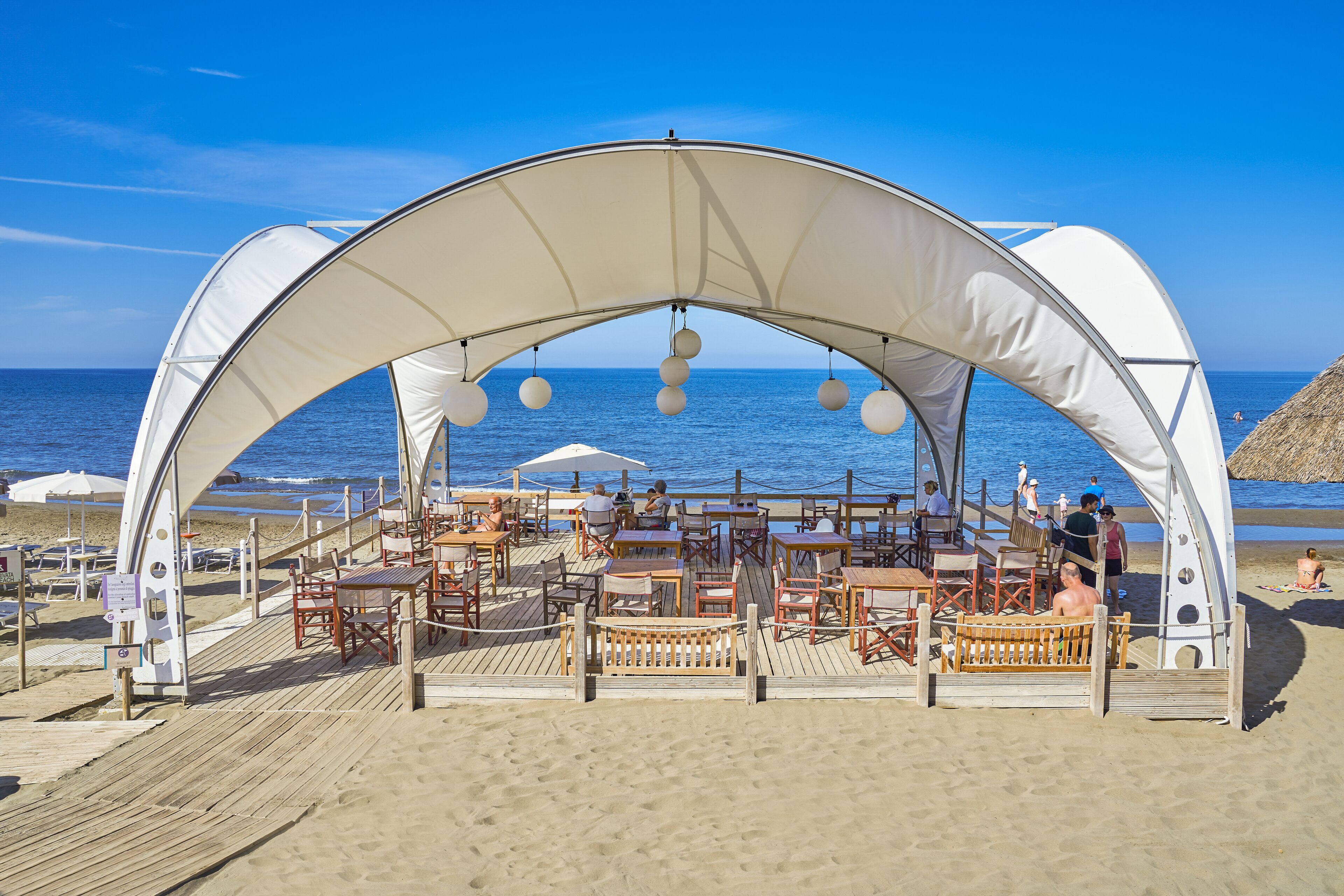 Quầy bar trên bãi biển