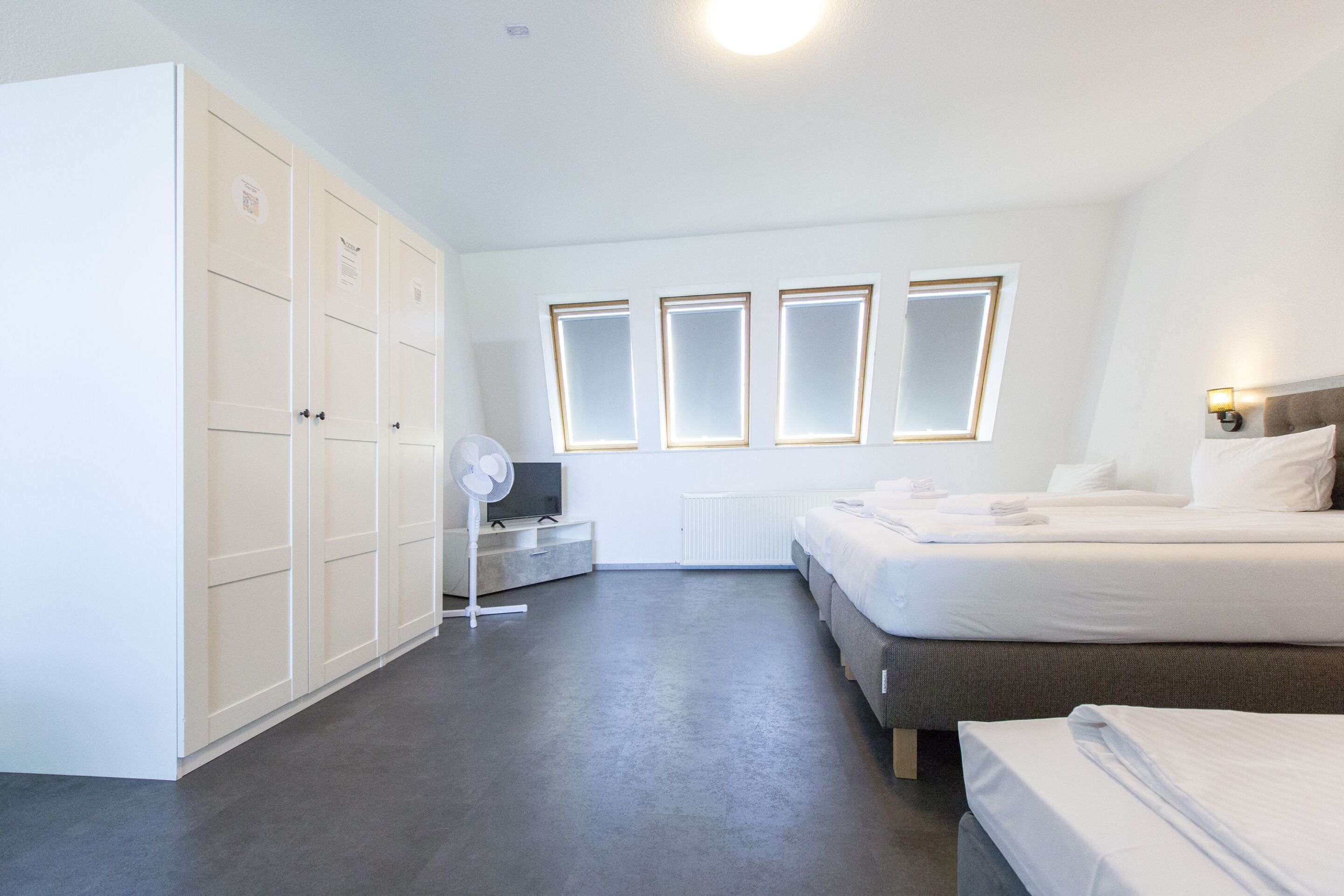 Basic-Vierbettzimmer, Nichtraucher, Balkon | Hochwertige Bettwaren, Daunenbettdecken, Pillowtop-Betten