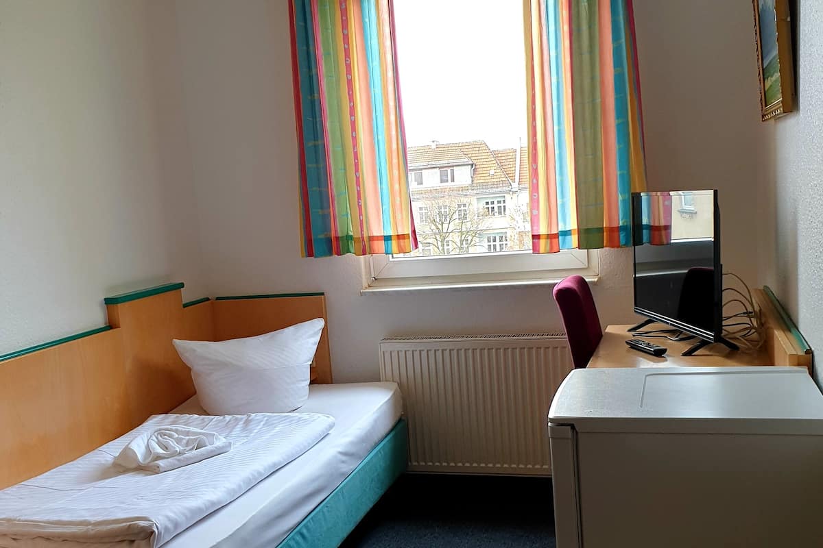 Economy eenpersoonskamer, gedeelde badkamer | Luxe beddengoed, donzen dekbedden, pillowtop-bedden