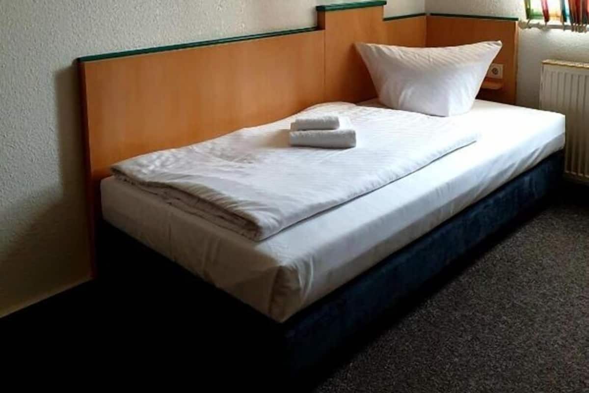 Economy-Einzelzimmer, Gemeinschaftsbad, Stadtblick (EZ Ekonomy) | Zimmerausstattung