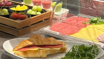 Bữa sáng kiểu Âu hàng ngày (16.95 GBP/mỗi người)