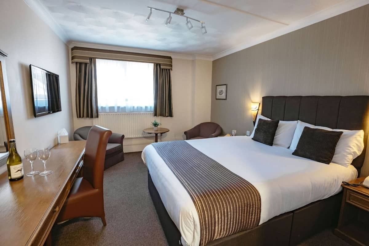 Premium bedding, desk, cribs (surcharge), rollaway beds (surcharge)