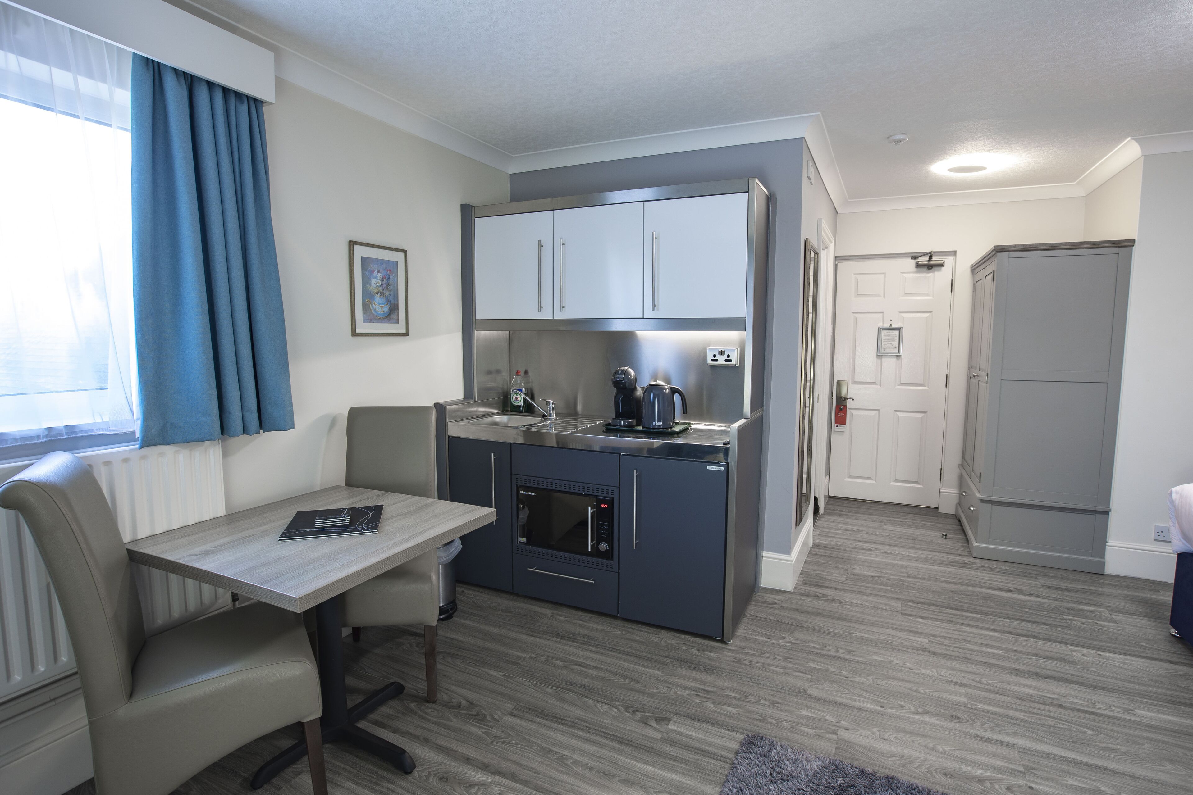 suite, 1 king bed, non smoking, kitchenette | private kitchen | coffee/tea maker, electric kettle