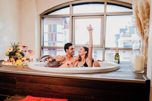 Standard Double Room, Bathtub | Minibar, in-room safe, desk, soundproofing