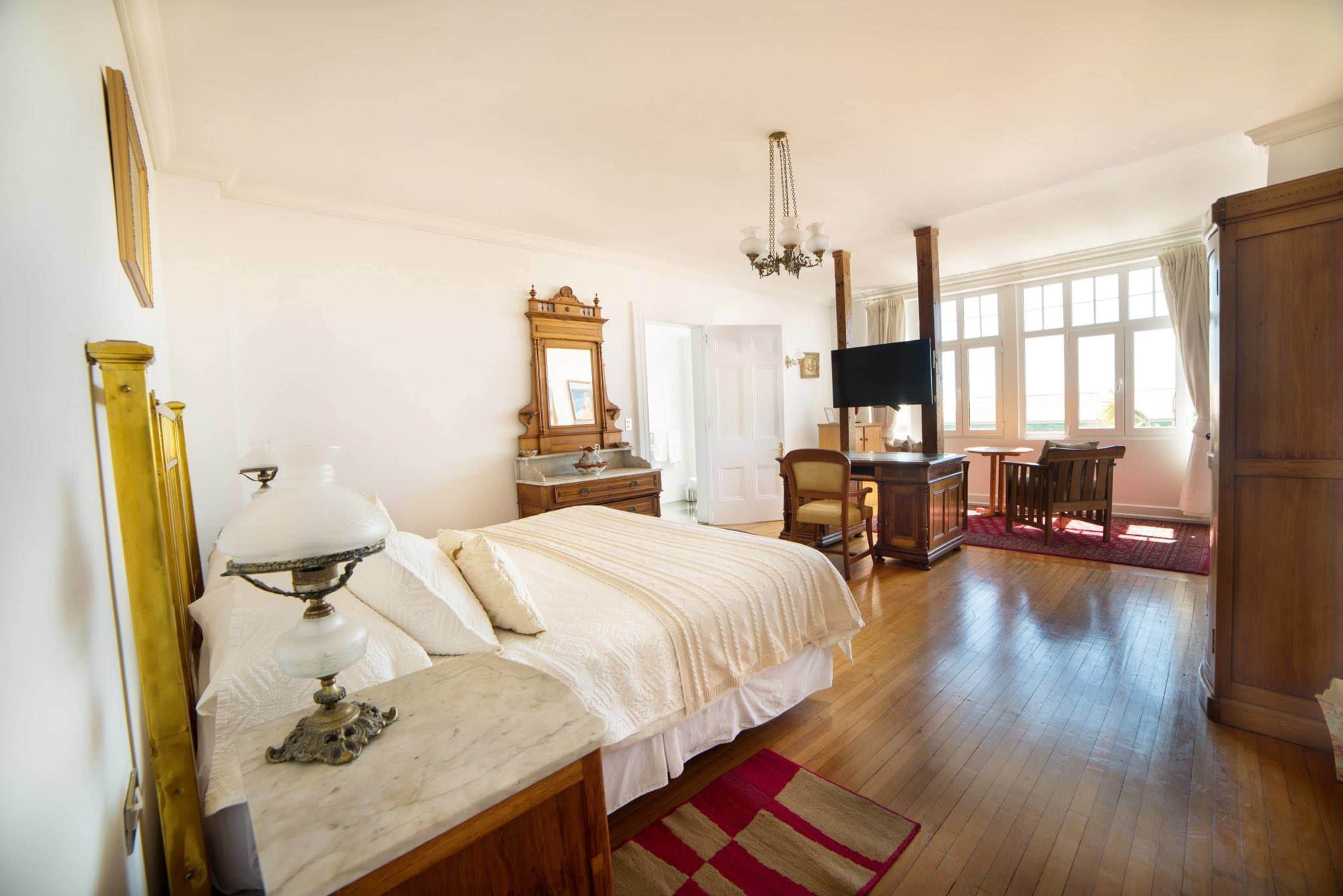 double room (2 adults) | minibar, free wifi, bed sheets