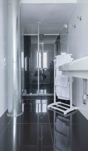 Combined shower/bathtub, hair dryer, towels - Hotel Casa Somerscales (Valparaiso)