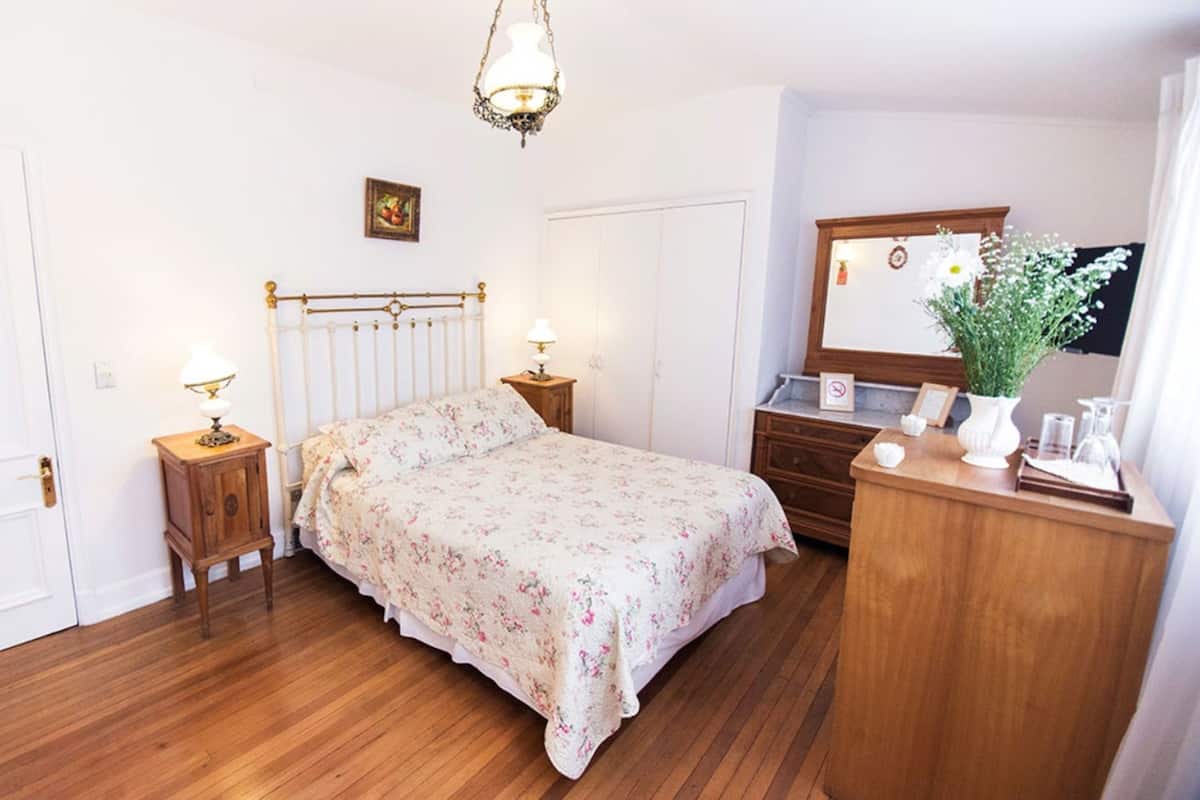 Double Room, Mountain View | Minibar, free WiFi, bed sheets