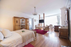 Minibar, wifi gratis y ropa de cama 