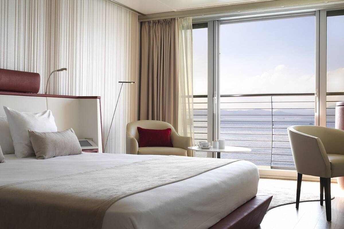 superior double room, 1 king bed | 1 bedroom, premium bedding, in-room safe, desk