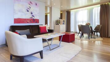 ラグジュアリー ペントハウス キングベッド 1 台 オーシャンビュー | 高級寝具、セーフティボックス (室内)、デスク、防音設備