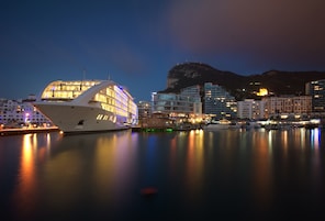 住宿正面 - 傍晚/夜晚