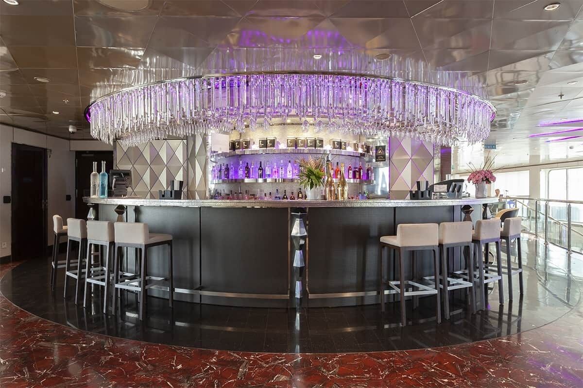 2 bars/lounges, rooftop bar