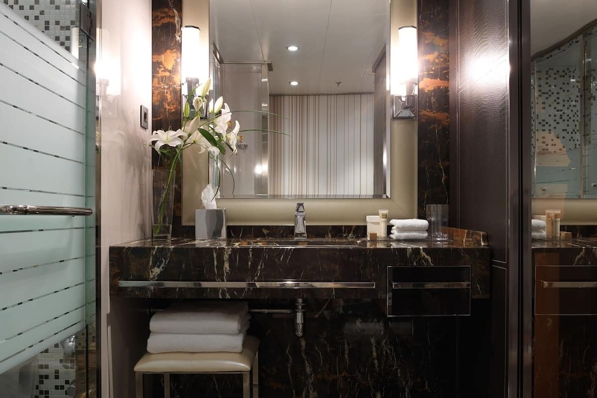 eco-friendly toiletries, towels