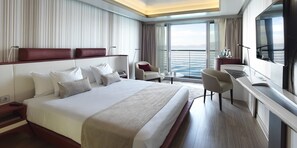 View from room - Sunborn Gibraltar Yacht Hotel Resort (Gibraltar)