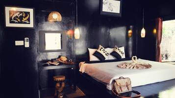 Deluxe Room | Minibar, iron/ironing board, rollaway beds, free WiFi