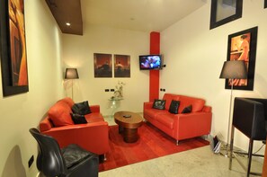 Lobby sitting area - Planet Hotel (Maranello)