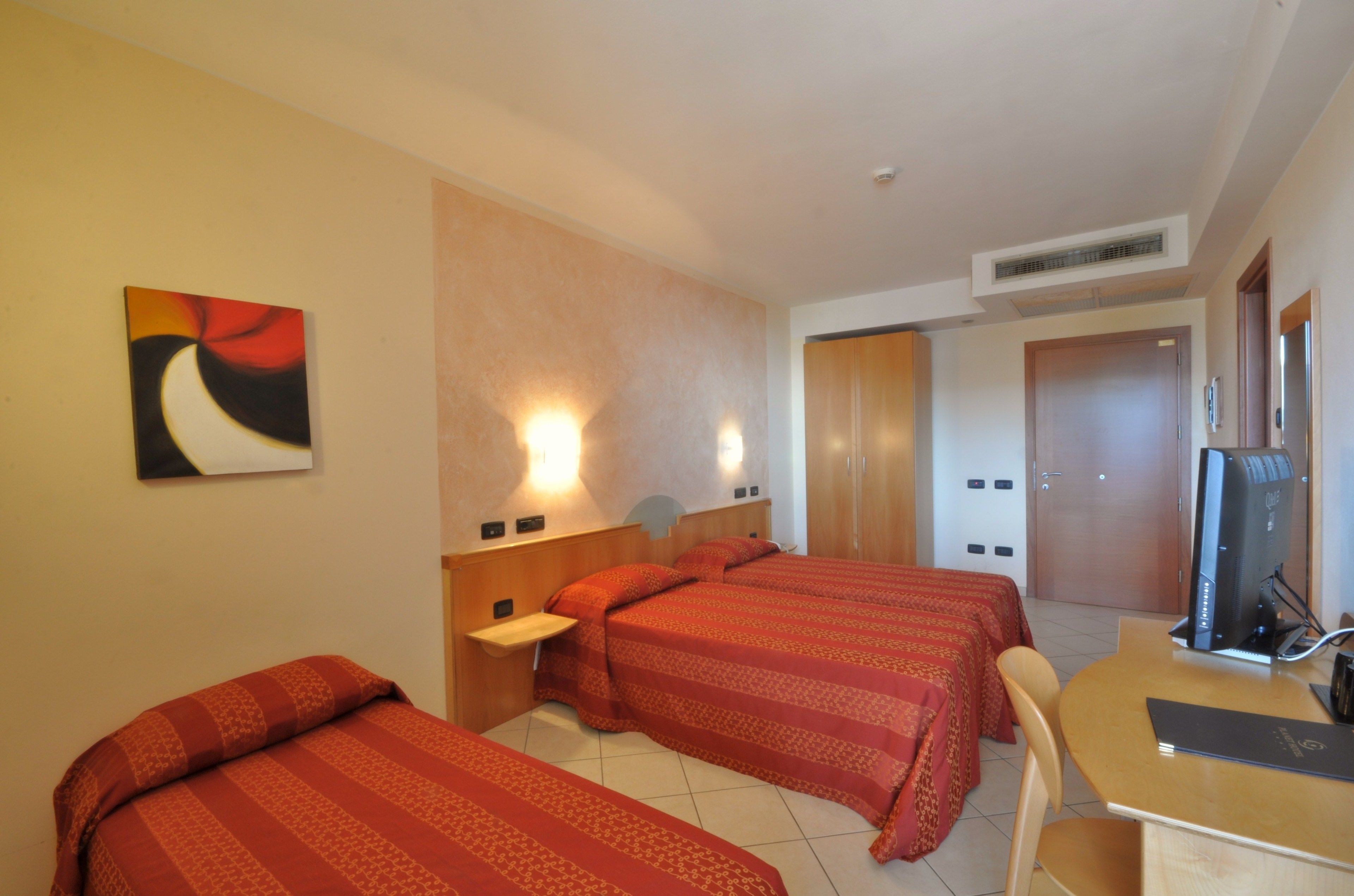 triple room | minibar, in-room safe, desk, free wifi