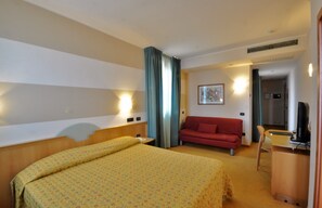 Minibar, in-room safe, desk, free WiFi - Planet Hotel (Maranello)