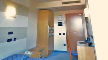 Minibar, in-room safe, desk, free WiFi