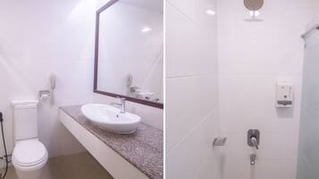 Standard Twin Room, 2 Single Beds | Bathroom | Shower, free toiletries, slippers, bidet
