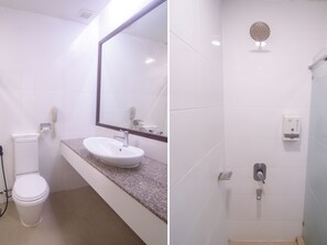 Quarto duplo standard, 2 camas de solteiro | Banheiro | Chuveiro, produtos de toalete grátis, chinelos, bidê