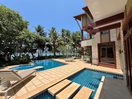 Outdoor pool. Amatapura Beach Villa 1