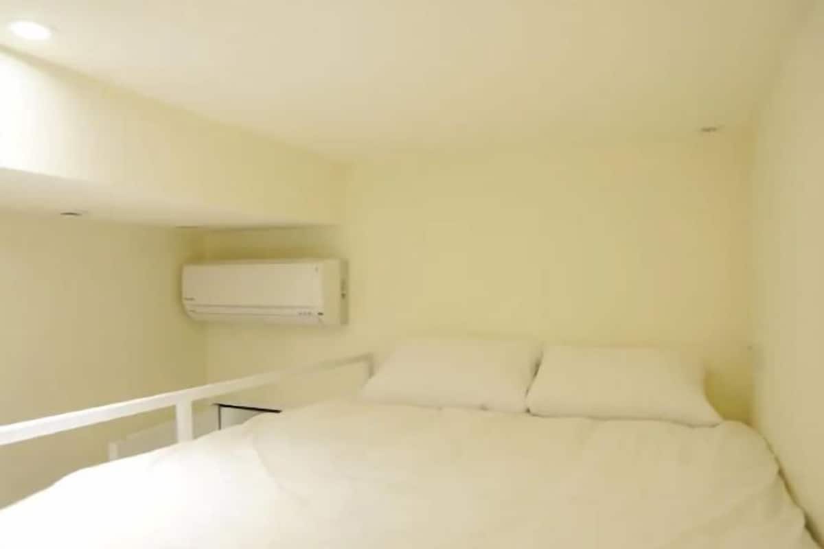 Down duvets, soundproofing, free WiFi, bed sheets