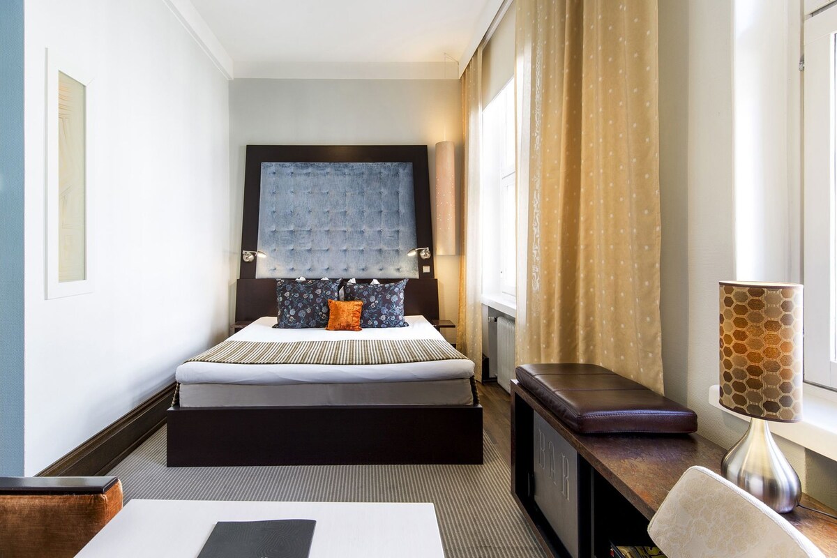 In-room safe, iron/ironing board (on request), WiFi (free)