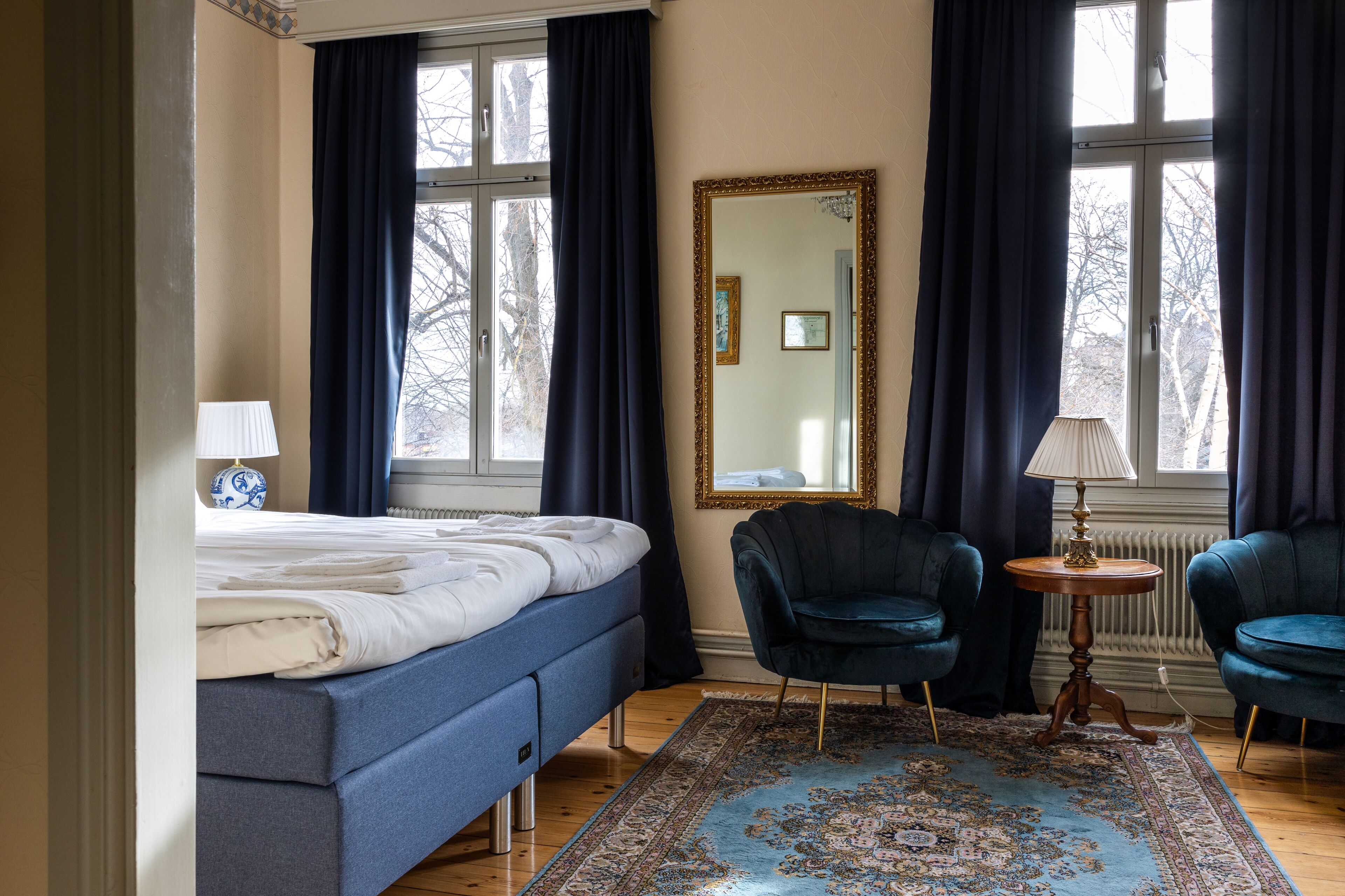 standard double room, 1 queen bed | 1 bedroom, individually decorated, individually furnished, desk