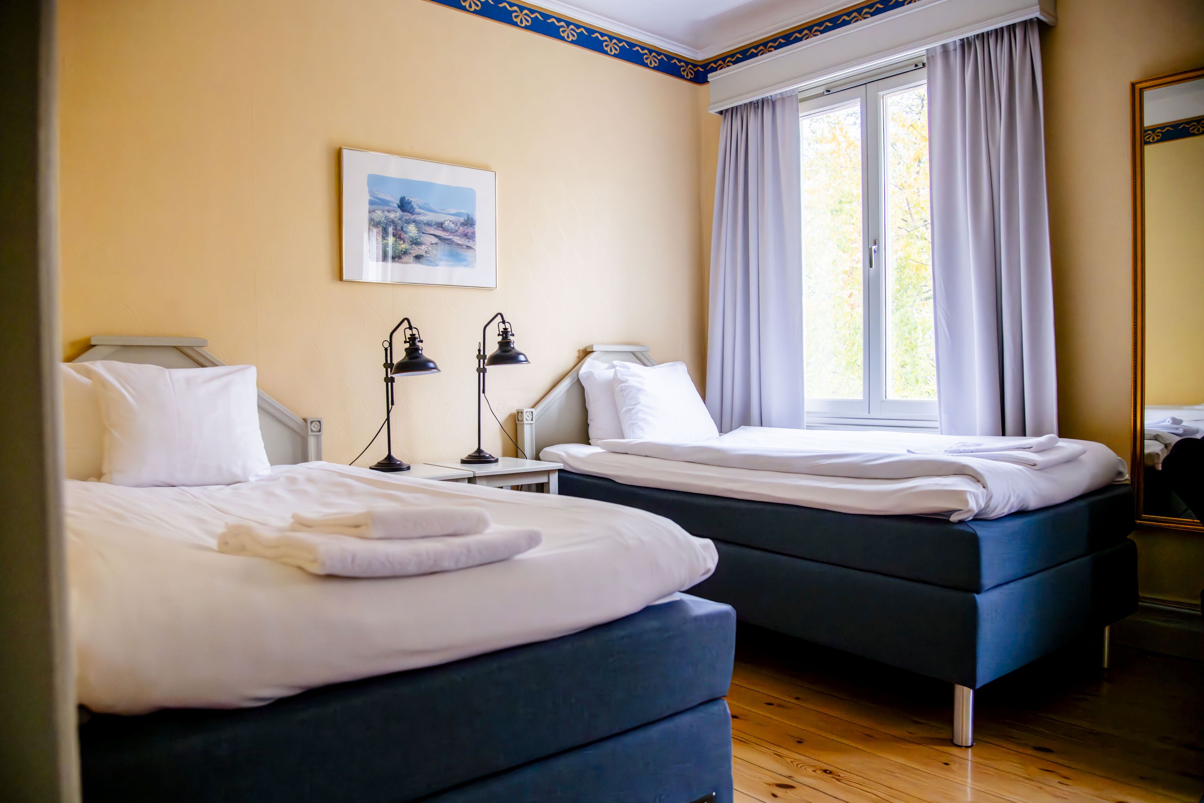 Standard Twin Room, Multiple Beds | Individually decorated, individually furnished, desk, laptop workspace