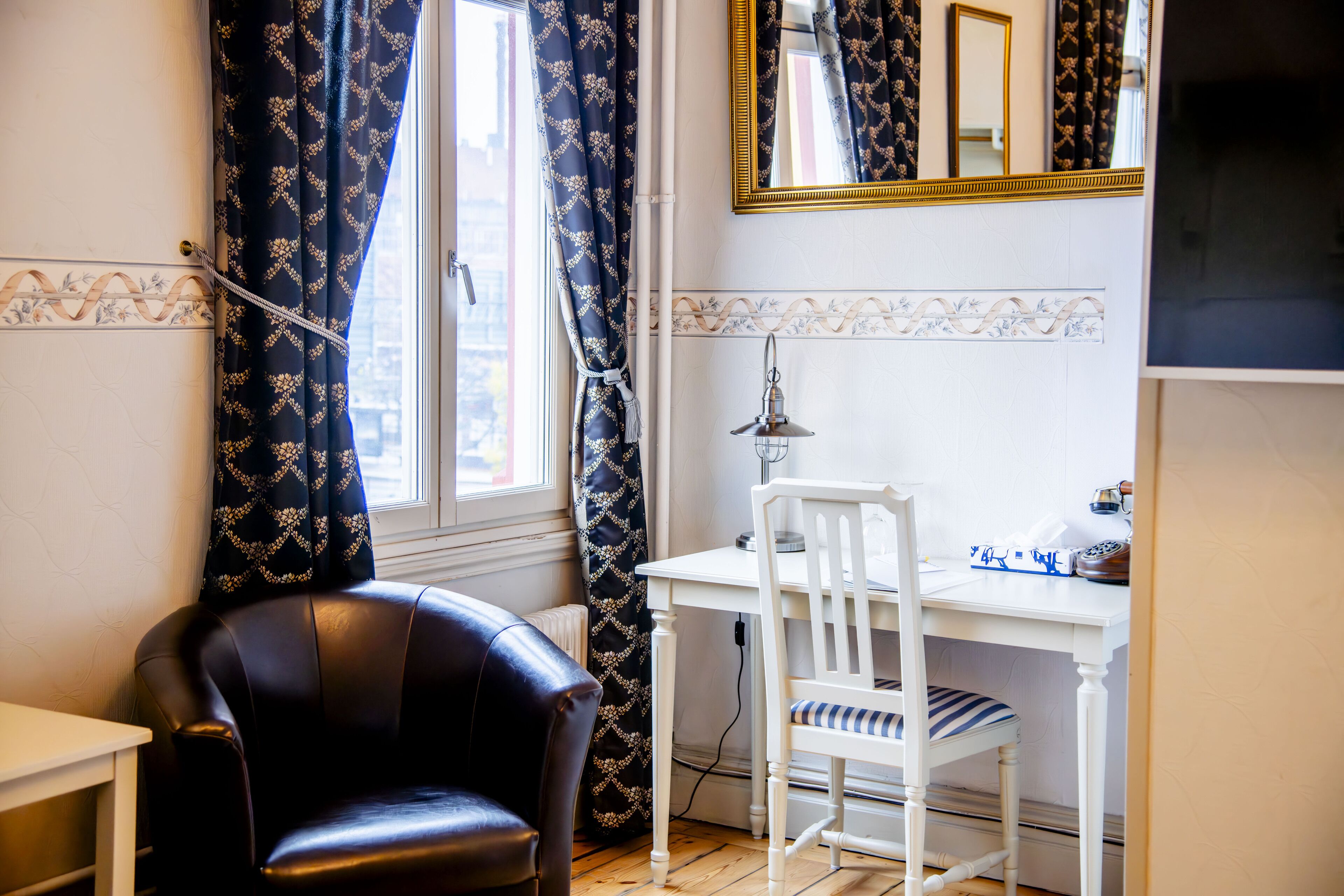 standard twin room, multiple beds | 1 bedroom, individually decorated, individually furnished, desk