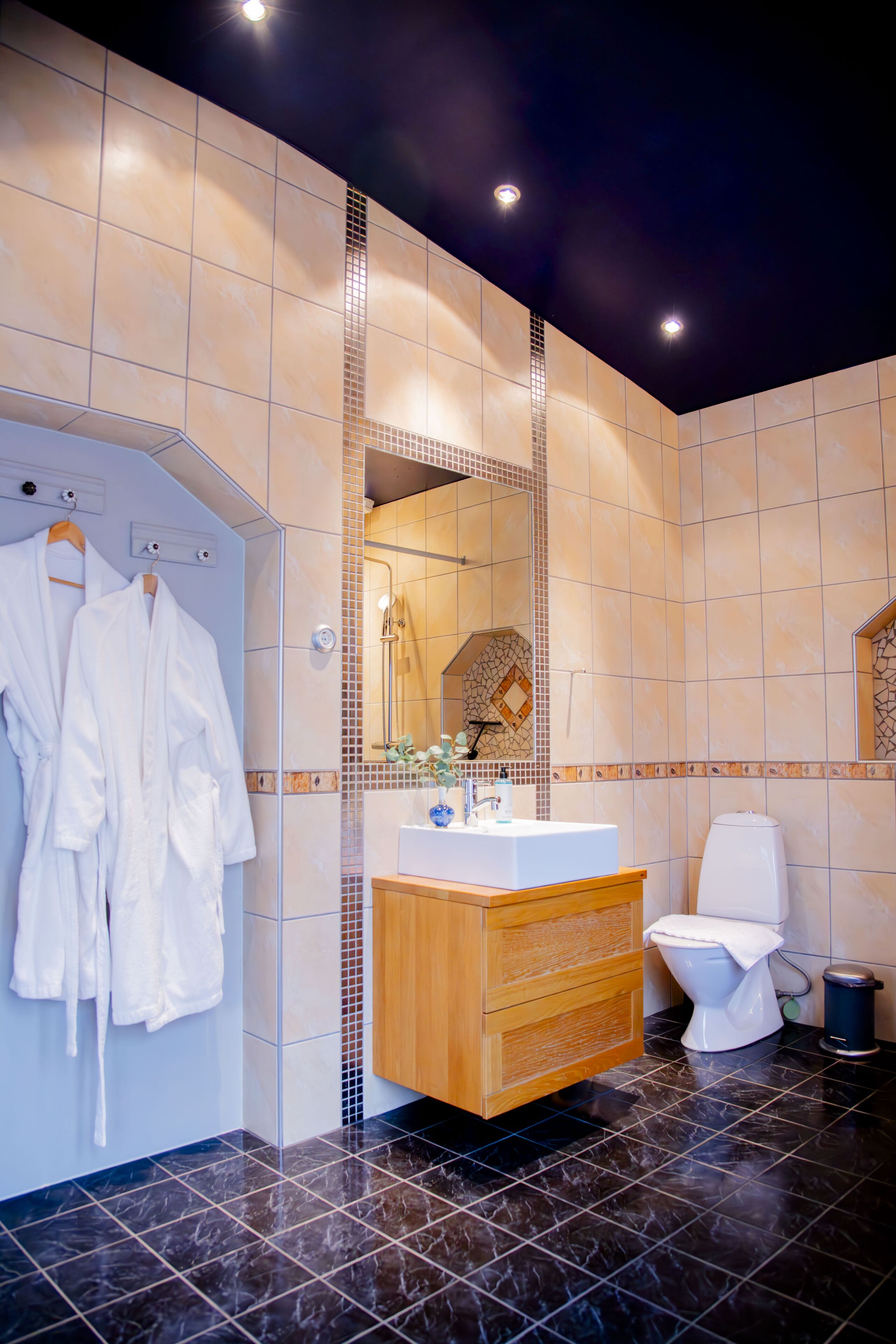 deluxe quadruple room | 1 bedroom, individually decorated, individually furnished, desk