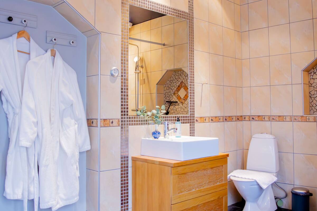 deluxe quadruple room | 1 bedroom, individually decorated, individually furnished, desk