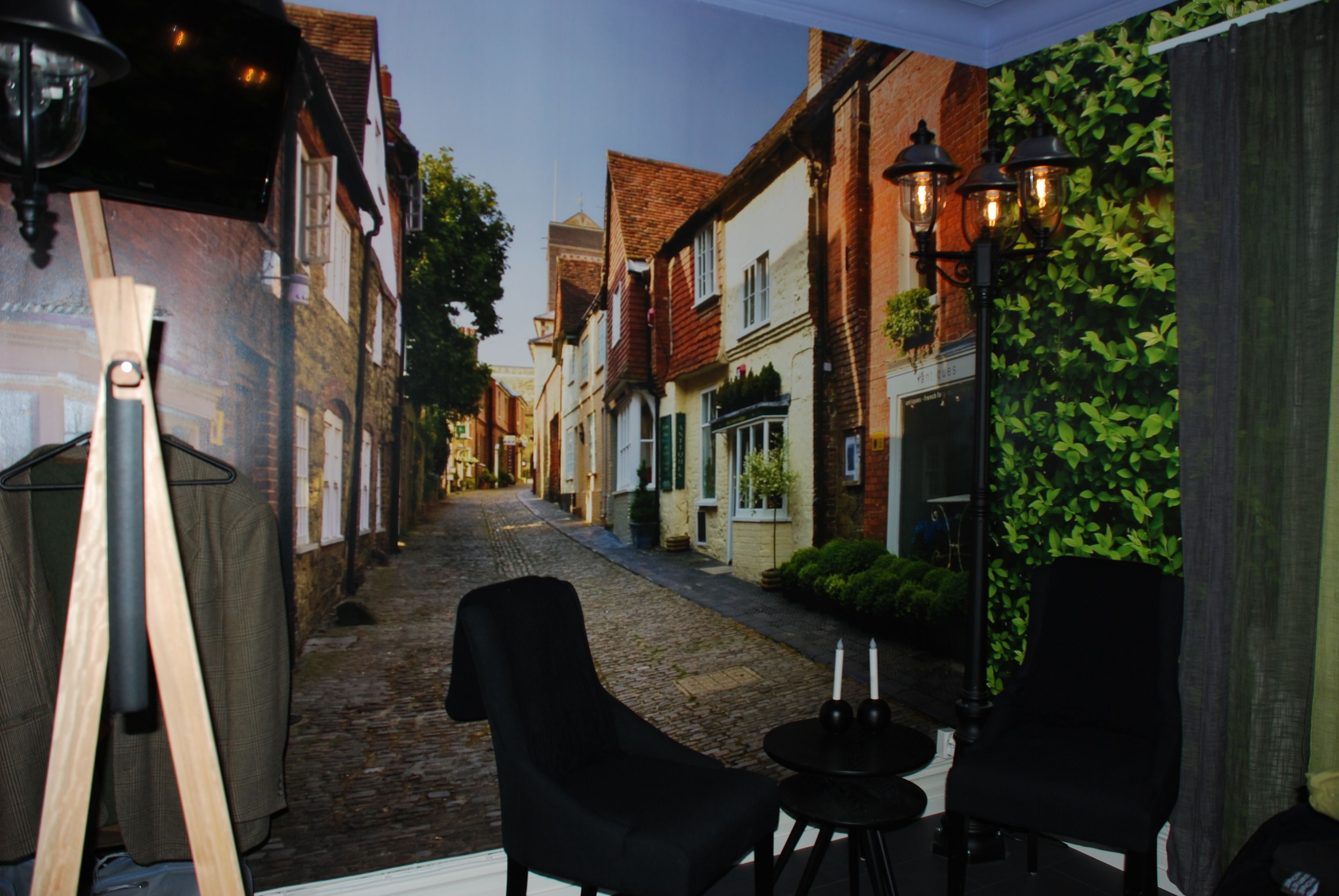 Habitación estándar doble, 1 cama de matrimonio | Zona de estar | Smart TV de 43 pulgadas con canales por cable, una televisión