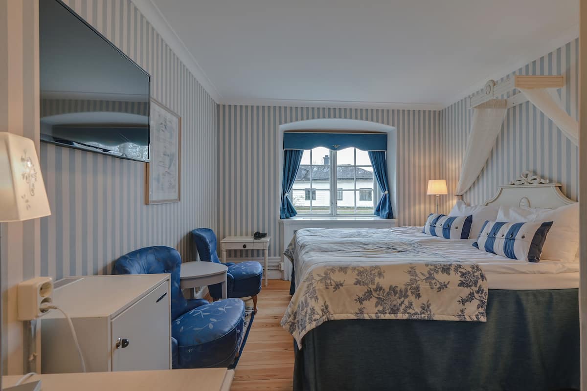 Double Room (150m from the Mansion) | Minibar, individually furnished, desk, blackout drapes
