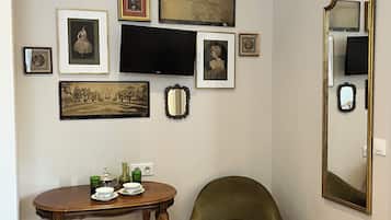 Doppia Standard | Minibar, una cassaforte in camera, una scrivania, postazione laptop