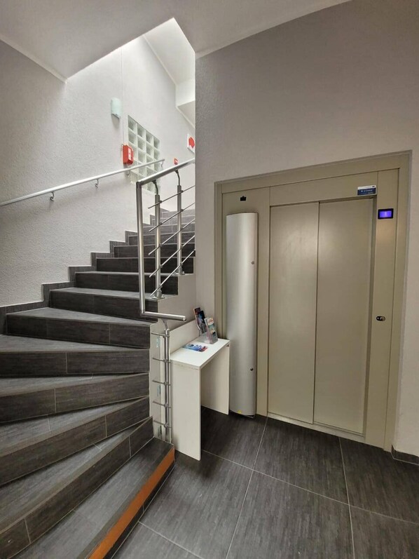 Reception - Irin Hotel (Antibes)