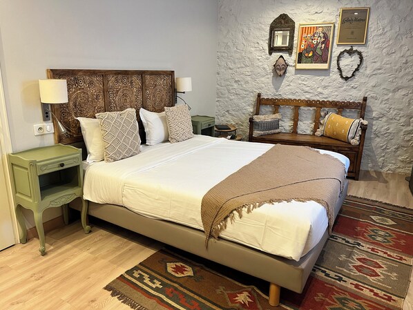 Superior Double or Twin Room | Living area | 20-inch LCD TV with cable channels, TV - Irin Hotel (Antibes)