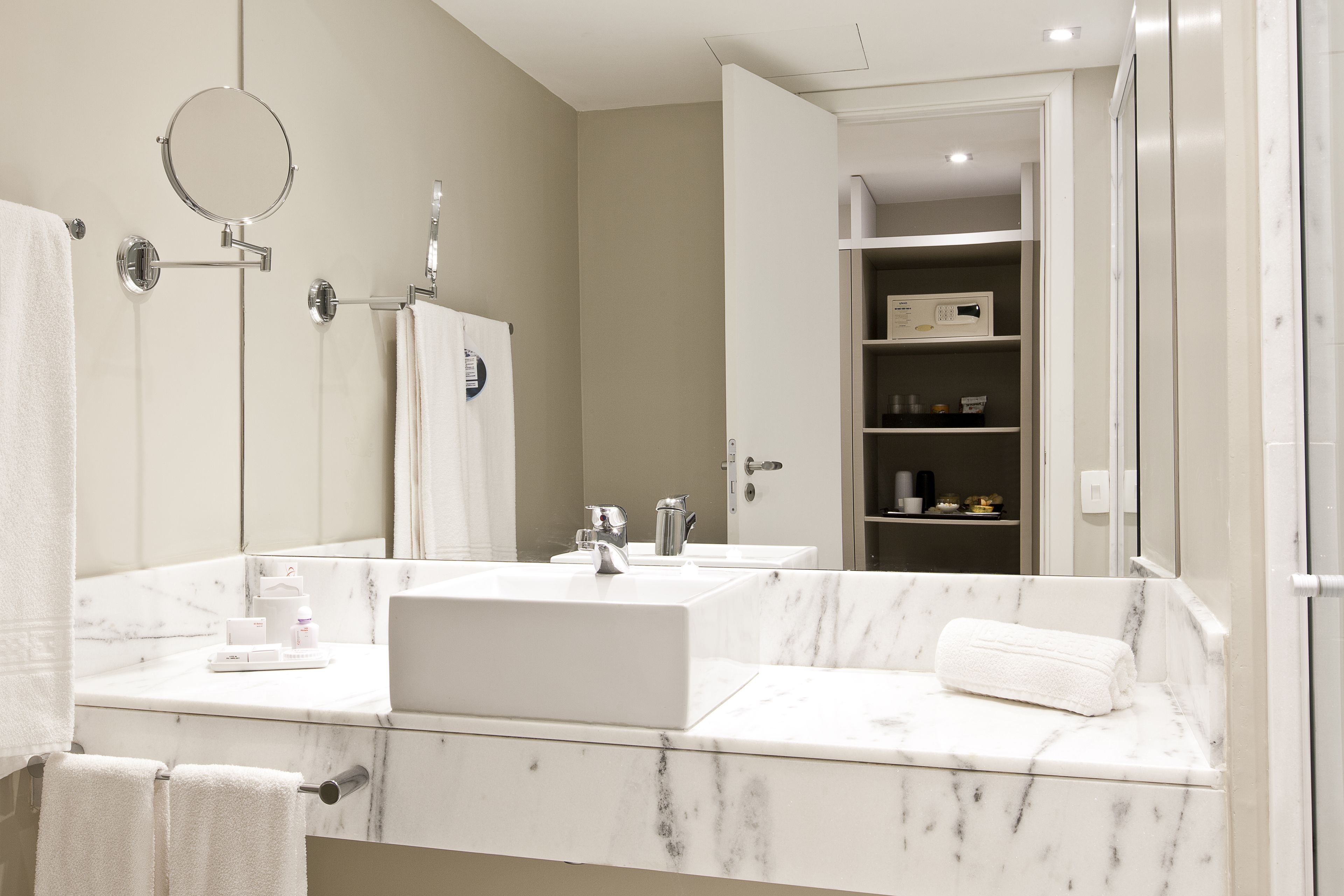 shower, free toiletries, towels